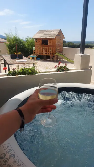 Quiet villa with its jacuzzi located between the city of Carcassonne and the beach. - Image 1