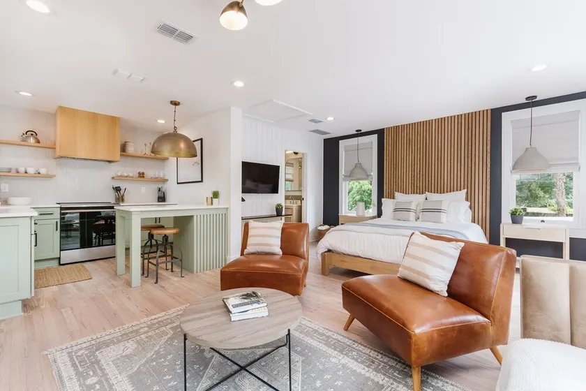 Luxury Garage Studio  - Image 1