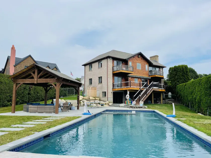 Completely Remodeled, Private salt water pool and SPA, walk to 1st and 2nd beach - Image 1