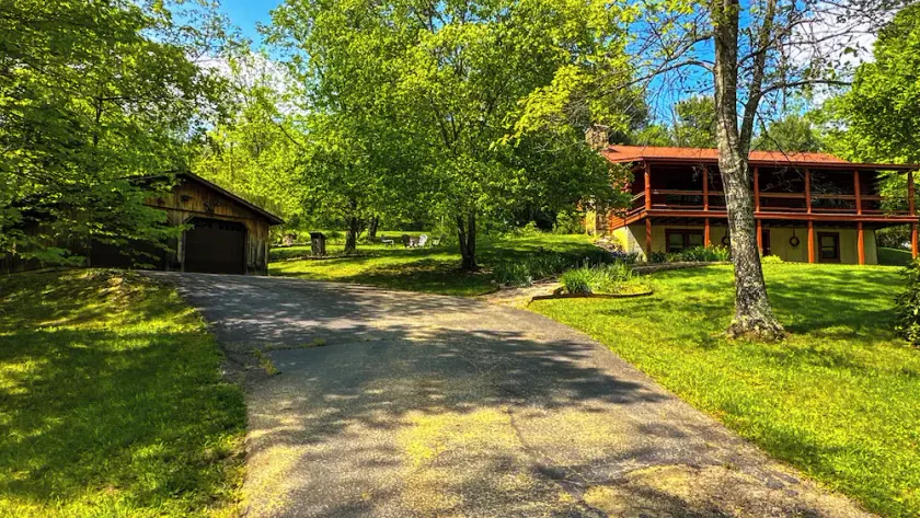 \"Unto the Hills\" Scenic and quiet cabin in Hocking Hills on 5 acres with a pond - Image 1