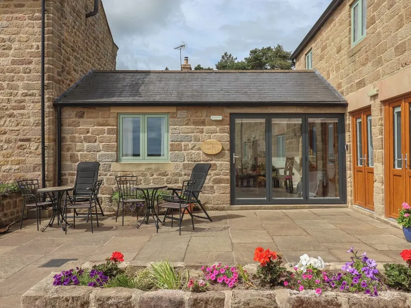SHEPHERD'S CROOK, pet friendly, luxury holiday cottage in Spofforth - Image 1