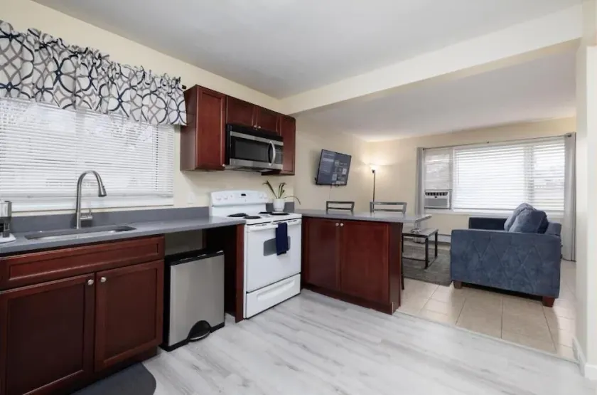Comfy and Equipped for a Small Family - Webster Hill Suite1E - Image 1