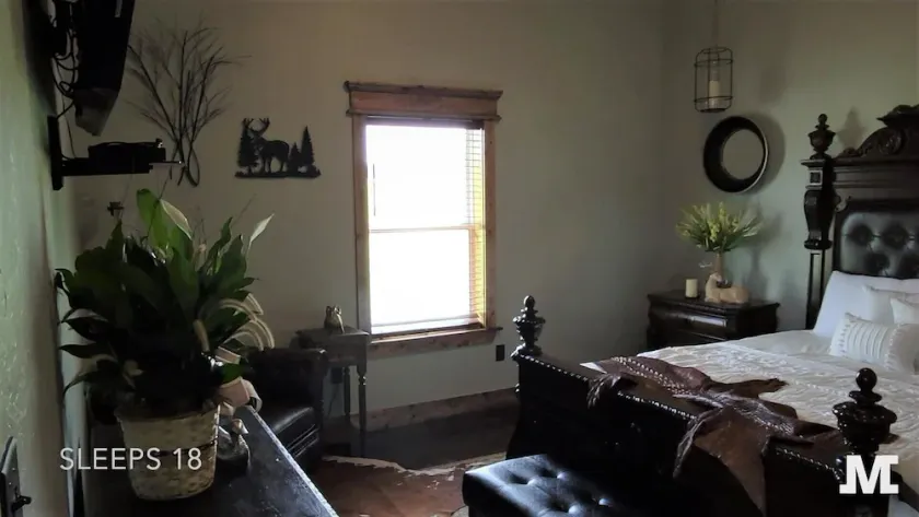 Beautiful and spacious  home on a private 15 ac. lake in East Texas - Image 1