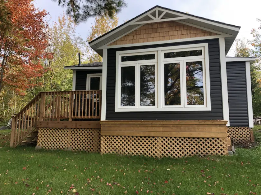 Beautiful Lakeside Cottage - Image 1