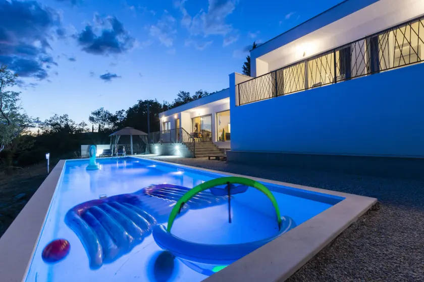 Detached villa on the mountain next to river Cetina, quiet - Image 1