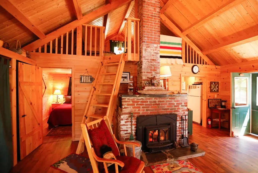 Lakeside Pine Cone Cabin 30' private beach & dock, Fireplace , Kayaks, Canoe - Image 1
