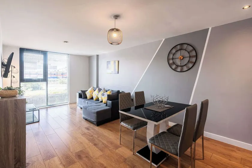 Lovely Stylish 2 bedroom serviced apartment in Sheffield FREE WiFi - Image 1