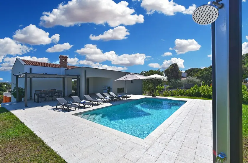Villa 2044/31814 (Istria - Pula), 900m from the beach - Image 1