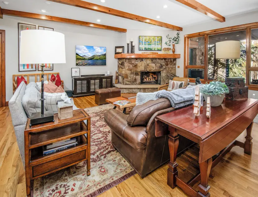 Gorgeous 4 bedroom ski-in/out condominium, immaculate interior!! - Image 1