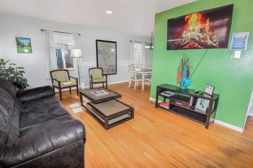 Family Home with Large Yard & Golf Theme Near Rail - Image 1