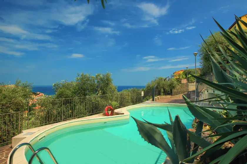 Sea view house with garden, pool, A/C and Wi-Fi - Image 1