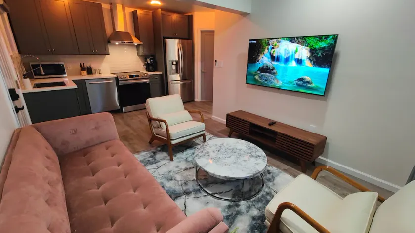 Beautiful Contemporary Home in Pinole Hills - Image 1