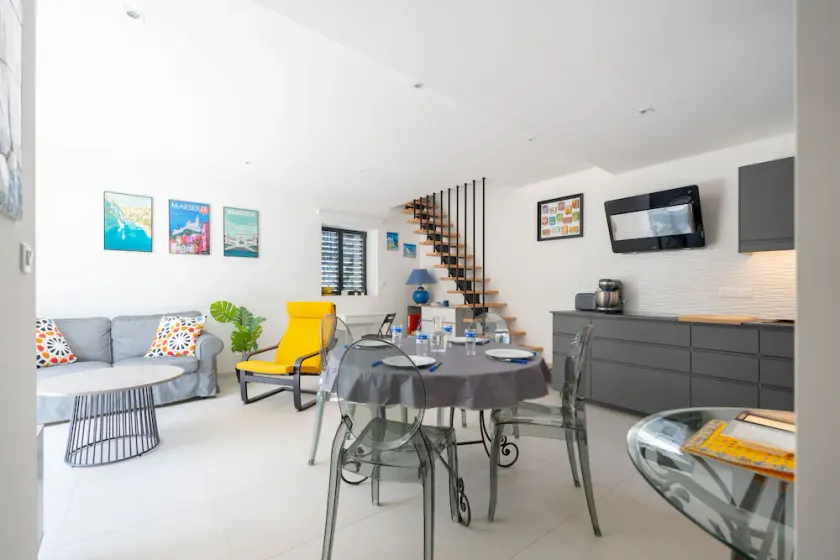Maison restylée en face du port de plaisance et à 3 min de la plage - Image 1