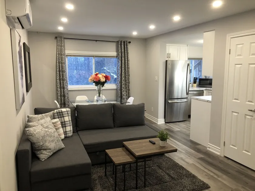 Stunning Niagara Warm,Cozy and Clean Suite Stay - Image 1