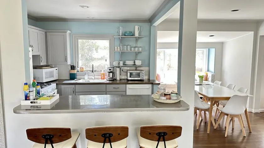 Beautiful Cottage in private Sag Harbor community nxt to beach & nature preserve - Image 1