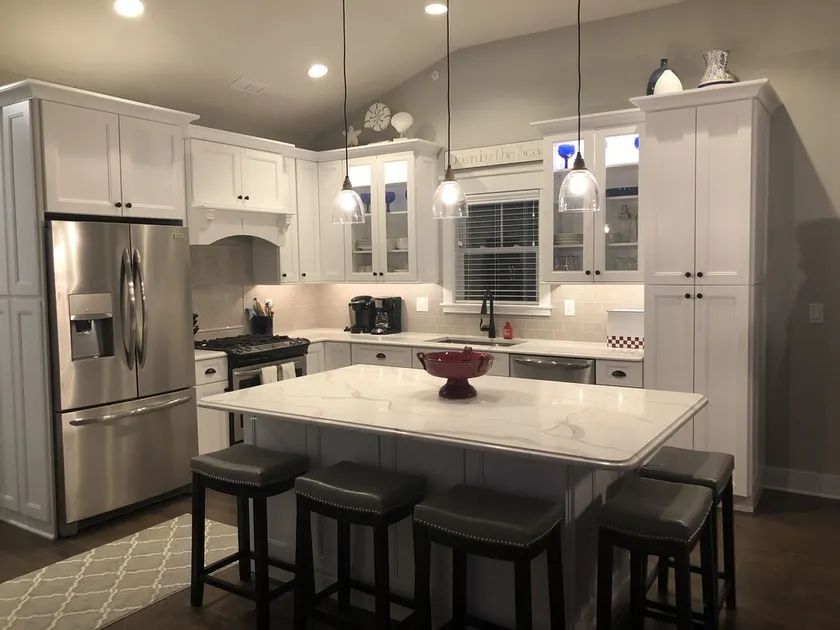 BRAND NYE 2019 BEAUTIFUL UPSCALE 4BR / 2BATH TOP FLOOR PRIVATE ELEVATOR-NO STEPS - Image 1