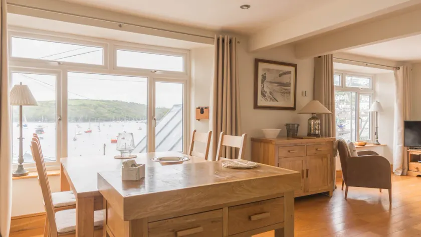 Stylish Harbourside Apartment in Polruan, Cornwall - Image 1