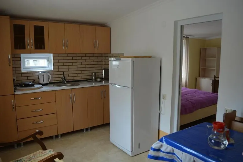 Apartment with private kitchen and bathroom - Image 1