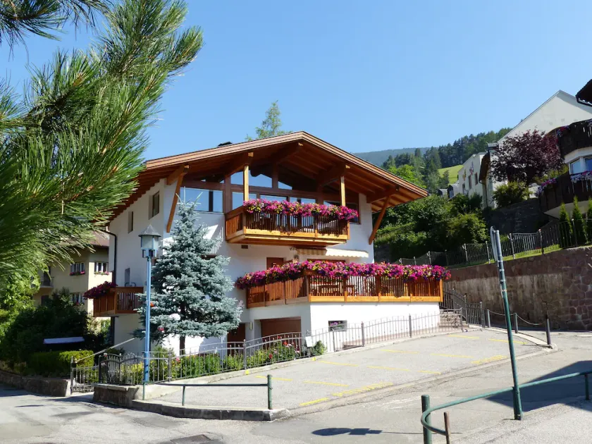 I hjertet af Dolomiterne, 100 m fra de første skiløjper, swimmingpool - Image 1