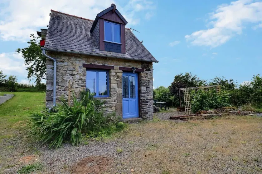 The little blue house - Image 1