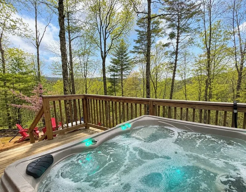 Blue Moon-Sunset Hot Tub + Quiet Mountain Escape - Image 1
