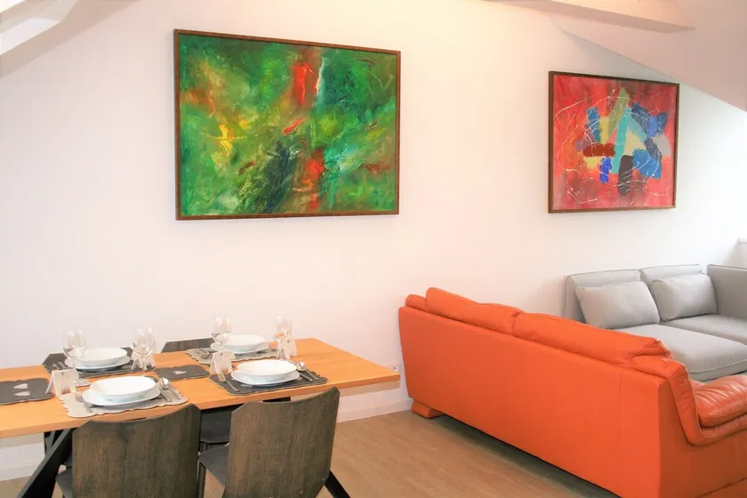 ★ artistique ★ spacieux ★ climatisé ★ patio ★ terrasse ★ parking gratuit - Image 1