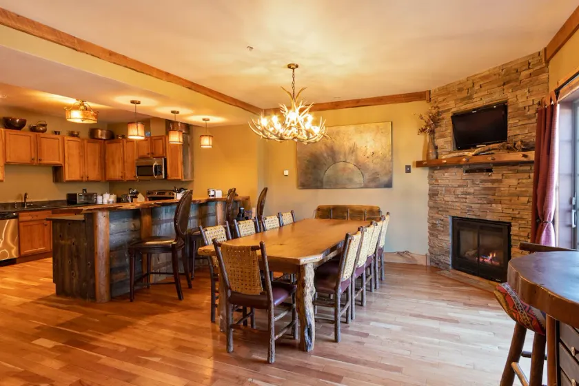 Ski on/Ski off, Convenient, Spacious & Extra Clean, Perfect for Large Families - Image 1