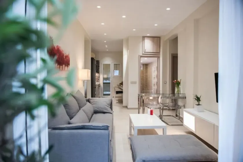 Ammos Elegant Luxury Apartment - Image 1