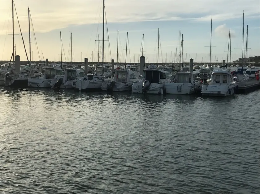 Apartment with ocean view and south-facing balcony overlooking the harbor; Wi-Fi - Image 1