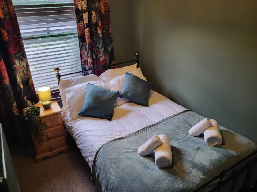 Stunning, Spacious & Lovely 2 bedroom House - Image 1
