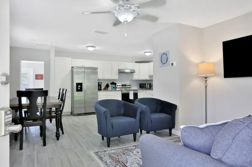 Comfy 4br/2bath near I295, Beach, and Orange Park - Image 1