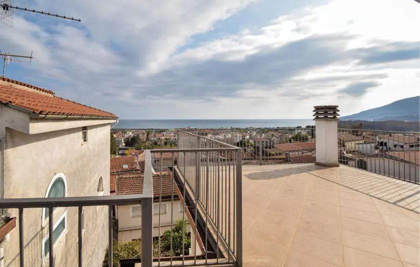 Casa fronte mare con 4 camere da letto a Policastro Bussentino - Image 1