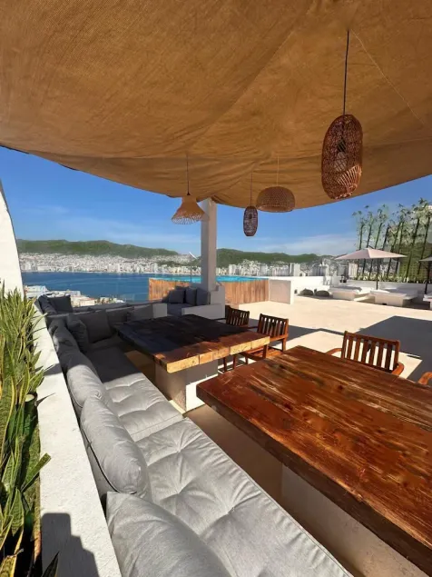 LUXO Casa en Acapulco Zona Brisas Guitarrón con vistas espectaculares y 2 albercas - Image 1