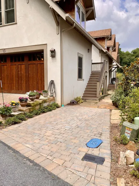 Black Mountain Babbling Brook Bungalow - Image 1
