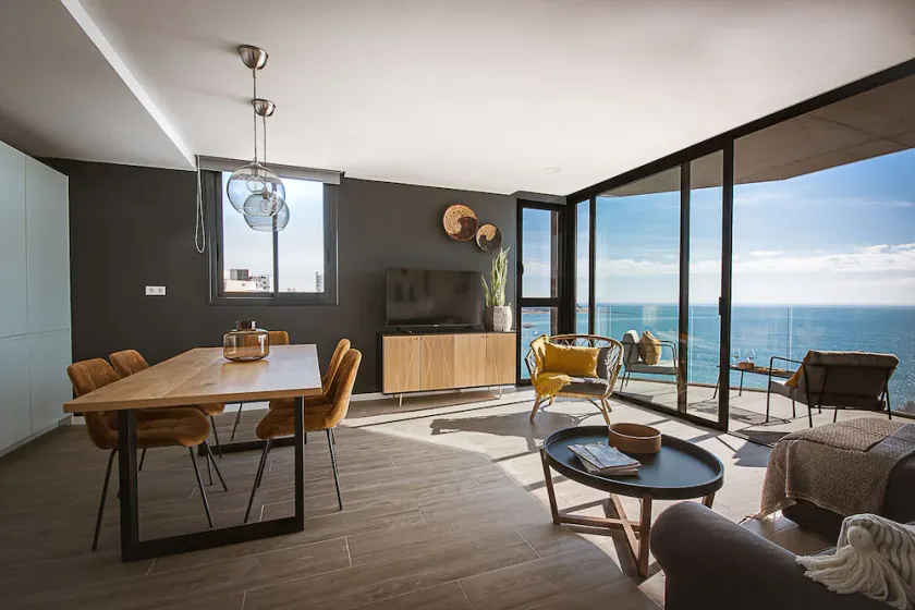 Elegant sea front EAST WIND APARTMENT - Image 1