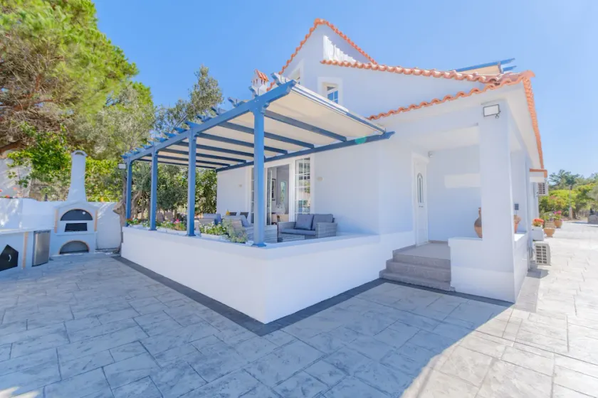 Picturesque gated beach-front private villa on lush estate! - Image 1