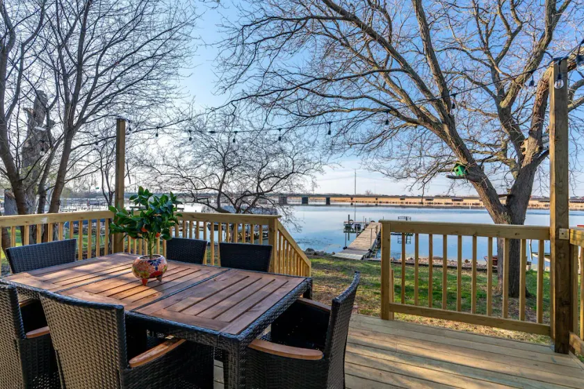 Madison Lakefront Oasis in the Heart of Madison - Central, Minutes to Downtown! - Image 1