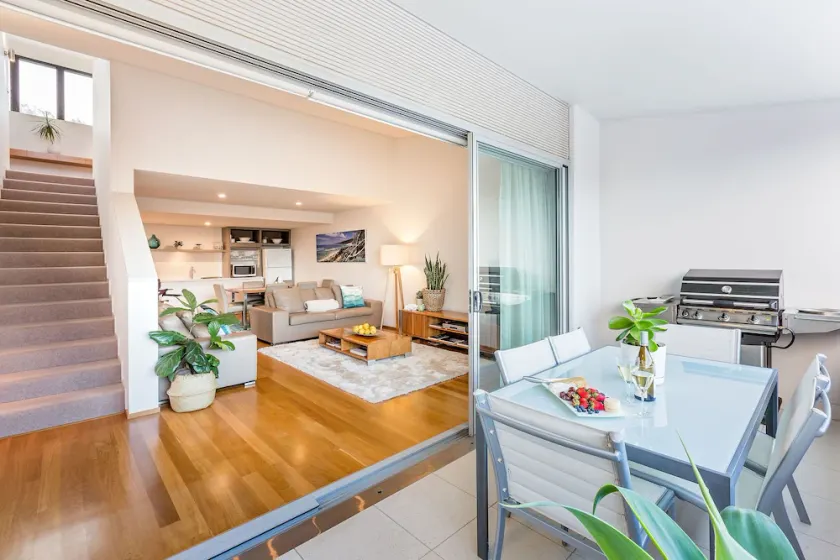 Azura 6 Lejlighed, luxe hovedgade indkvartering: gåtur til strand og by - Image 1