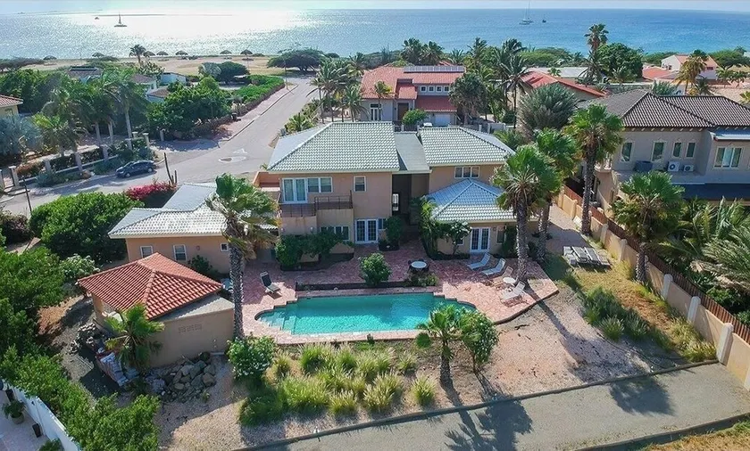 Steps to Malmok Beach –  with Oversized Pool - Image 1