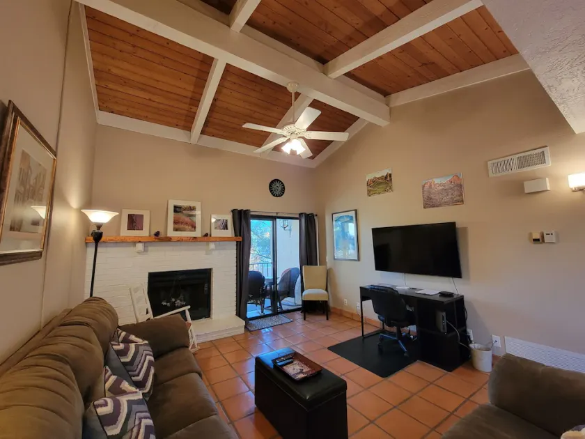 Sedona Eco-Friendly Condo w/ Pool: Walk to Shops Restaurants Golf & Trails - Image 1