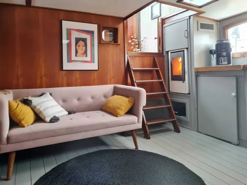 Charming captain's cabin on the historic ship De Hoop - Image 1