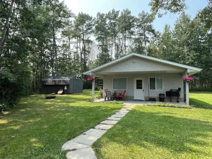Guest House at Parkland Beach, Gull Lake - Image 1