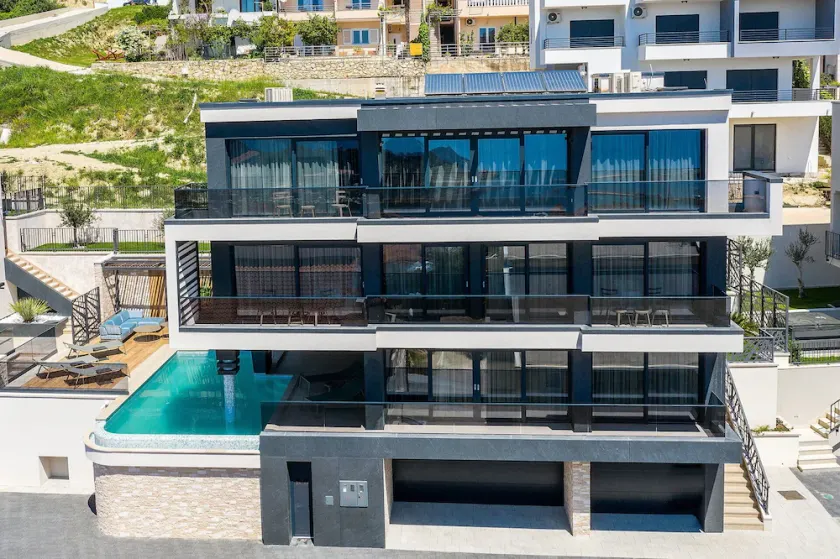 Villa avec sauna, barbecue et jardin | Vue ville - Image 1