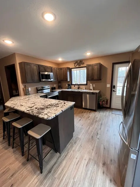 Cozy two level home - 2 minutes from beach on private wooded lot. - Image 1
