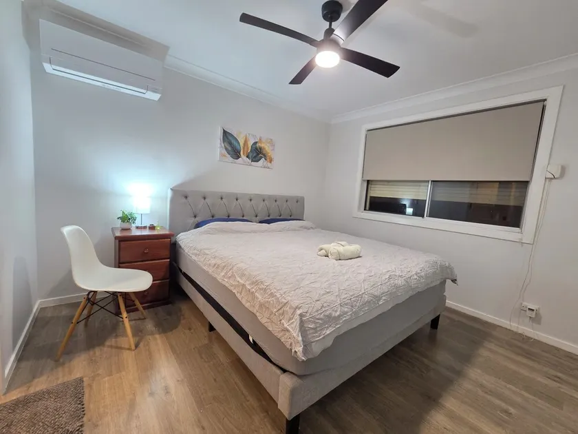 Entire house, 4 BR, Secure backyard, free wifi, - Image 1