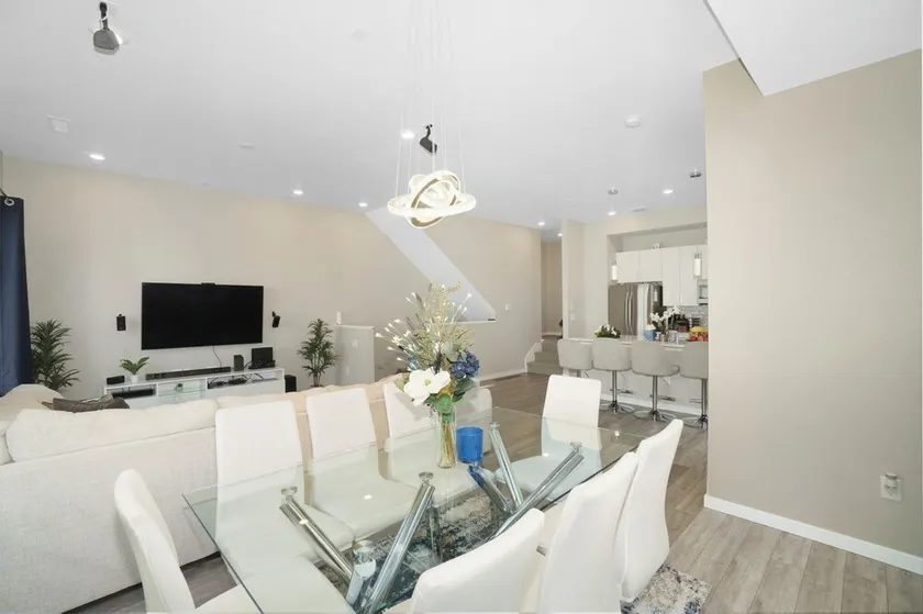 New Modern Luxury Townhome - Image 1