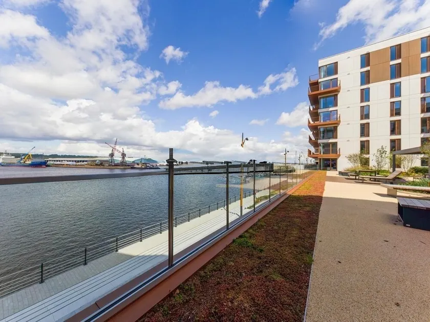 Gillingham's Best.Great Discount 4 long Term Stay.River View.Netflix & Parking. - Image 1