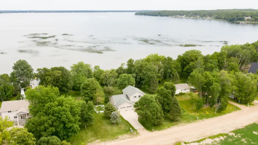 Fantastic 3 bed, 2 bath Lake Miltona Home near famed sandbar. Sleeps 10. Lic2114 - Image 1