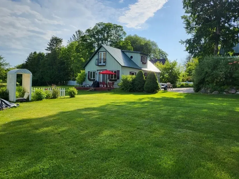 Be our guests cottage  Close to Lake Michigan and 10 minutes to Charlevoix.  - Image 1