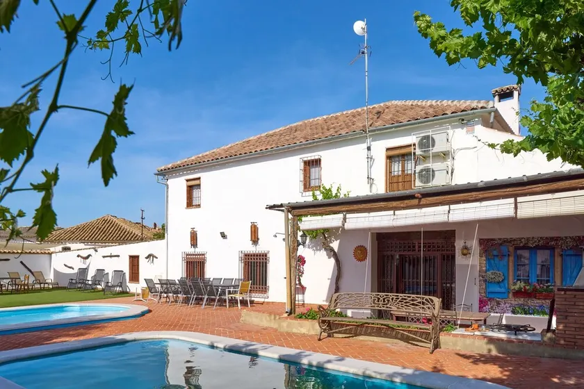 Spacious Cortijo in Lucena, Andalusia - 6 Bedrooms with Mountain Views - Image 1